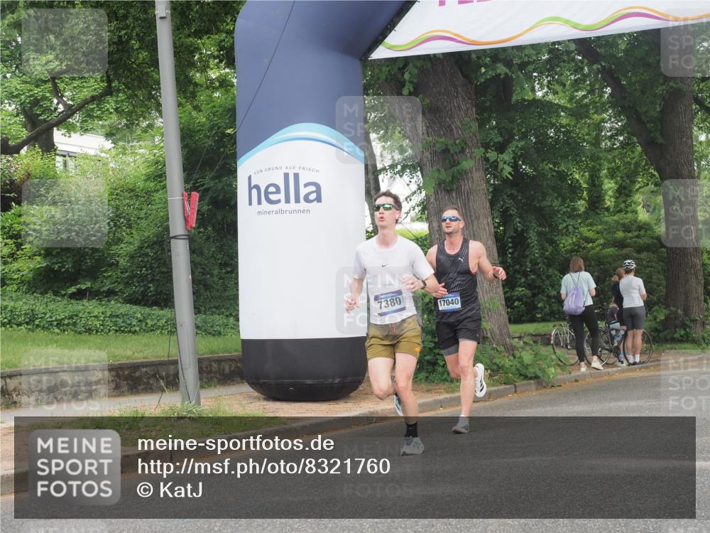 29.06.2025 - hella hamburg halbmarathon KatJ http://msf.ph/oto/8321760 29.06.2025 10:16:34 Zwischen KM18-KM19  meine-sportfotos.de