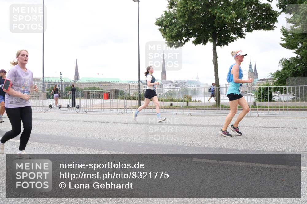 29.06.2025 - hella hamburg halbmarathon Lena Gebhardt http://msf.ph/oto/8321775 29.06.2025 10:57:24 Lombardsbrücke 1123, 1207, 1242, 1248, 1265, 1643, 2041, 2370, 2871, 3191, 3195, 3385, 3388, 3433, 3470, 3485, 3723, 3750, 3851, 3954, 4086, 4106, 4180, 4197, 4241, 4485, 4521, 4568, 4569, 4611, 4830, 4998, 5057, 5117, 5316, 5632, 5639, 5736, 5738, 6053, 6284, 6827, 6832, 6857, 6981, 7172, 7416, 7417, 7592, 7720, 7728, 7787, 7964, 8035, 8039, 8197, 8224, 8287, 8386, 8540, 8546, 8552, 8679, 8708, 8851, 8853, 8873, 9110, 9233, 9298, 9299, 9318, 9496 meine-sportfotos.de