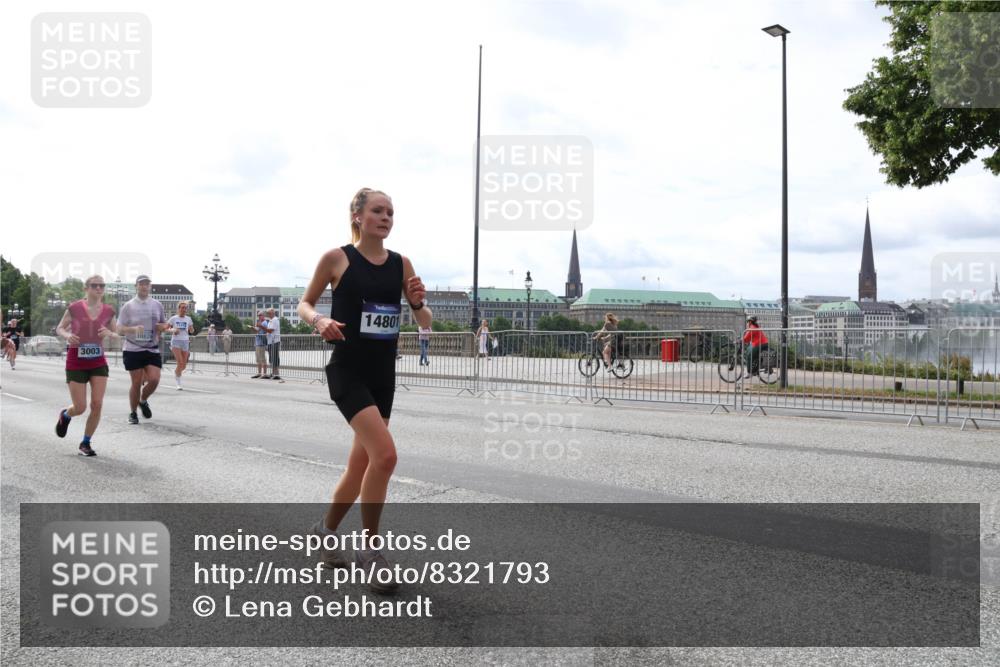 29.06.2025 - hella hamburg halbmarathon Lena Gebhardt http://msf.ph/oto/8321793 29.06.2025 10:22:54 Lombardsbrücke 3003, 10826, 14801, 1029, 1853, 2294, 2479, 2766, 2886, 3003, 3029, 3034, 3430, 3457, 3511, 3600, 3601, 4190, 4266, 4969, 5223, 5343, 5629, 5798, 6578, 6784, 6785, 6826, 6849, 6899, 7097, 7188, 7190, 7266, 7276, 7529, 7891, 7925, 8355, 8511, 8687, 8688, 8931, 9133, 9256, 9913, 10205, 10826, 12025, 12190, 12265, 13560, 13921, 14041, 14525, 14801 meine-sportfotos.de