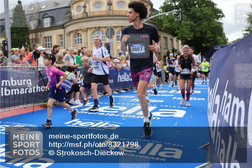 29.06.2025 - hella hamburg halbmarathon Strokosch-Dieckow http://msf.ph/oto/8321798 29.06.2025 10:58:53 Ziel 2159, 2488, 2840, 3859, 4632, 4833, 5277, 5885, 6438, 6720, 6860, 7223, 8807, 9156, 9353, 9835, 10268, 10518, 10539, 10788, 10915, 11935, 12734, 12735, 13654, 14673, 14965, 17405, 17531, 17630, 17810, 17827, 17931, 18180, 18232, 18682, 18833, 18954, 19002, 19003 meine-sportfotos.de