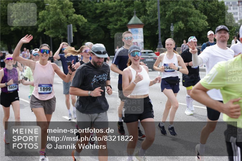 29.06.2025 - hella hamburg halbmarathon Jannik Wohlers http://msf.ph/oto/8321822 29.06.2025 10:39:34 Lombardsbrücke 1058, 1076, 1291, 1586, 1691, 1899, 2313, 2866, 2888, 3046, 3882, 3883, 3884, 4471, 4752, 5229, 5654, 5877, 5901, 6097, 6698, 6750, 6890, 7045, 7455, 7456, 8107, 8612, 8622, 8815, 8865, 8866, 9080, 9195, 9292, 9495, 10441, 10648, 10806, 10901, 10939, 11188, 11242, 11244, 11664, 11874, 12414, 12883, 12906, 13644, 14327, 14578, 15111, 16532, 16784, 18157, 19163 meine-sportfotos.de