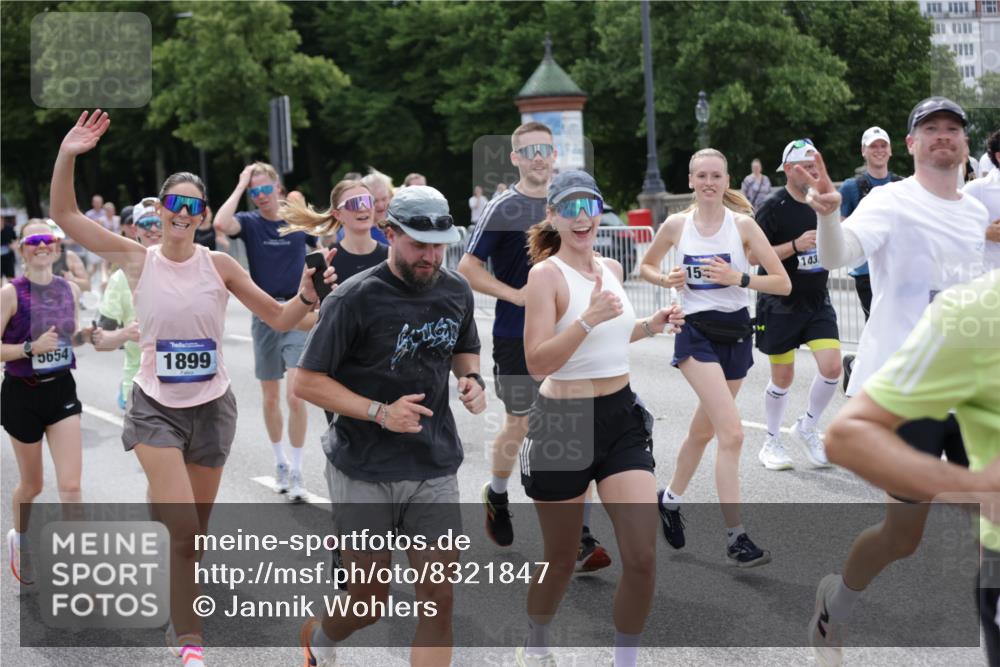 29.06.2025 - hella hamburg halbmarathon Jannik Wohlers http://msf.ph/oto/8321847 29.06.2025 10:39:34 Lombardsbrücke 1058, 1076, 1291, 1586, 1691, 1899, 2313, 2866, 2888, 3046, 3882, 3883, 3884, 4471, 4752, 5229, 5654, 5877, 5901, 6097, 6698, 6750, 6890, 7045, 7455, 7456, 8107, 8612, 8622, 8815, 8865, 8866, 9080, 9195, 9292, 9495, 10441, 10648, 10806, 10901, 10939, 11188, 11242, 11244, 11664, 11874, 12414, 12883, 12906, 13644, 14327, 14578, 15111, 16532, 16784, 18157, 19163 meine-sportfotos.de