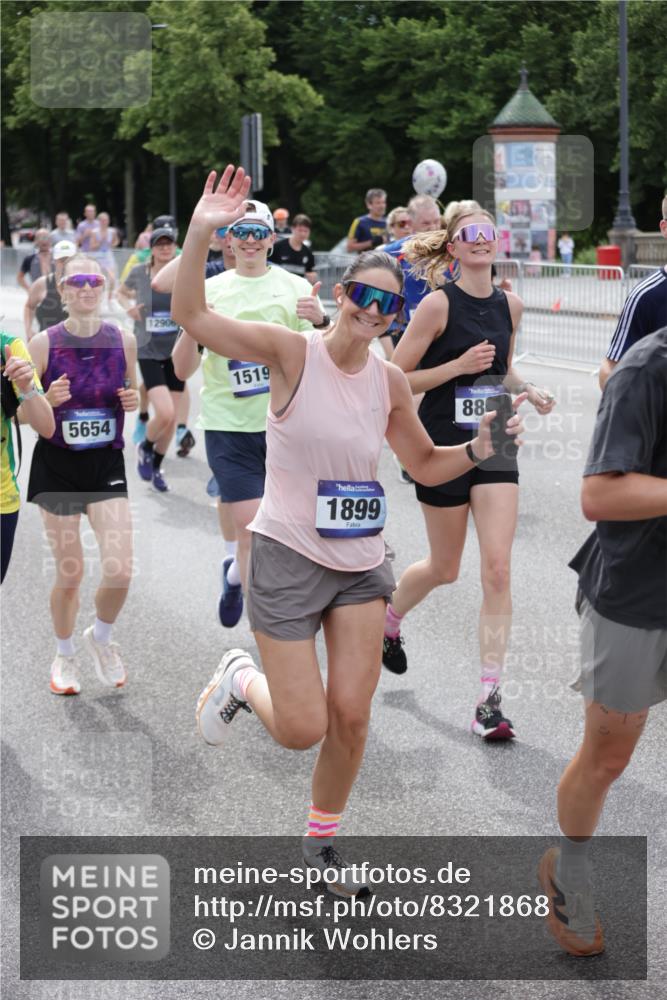 29.06.2025 - hella hamburg halbmarathon Jannik Wohlers http://msf.ph/oto/8321868 29.06.2025 10:39:34 Lombardsbrücke 1058, 1076, 1291, 1586, 1691, 1899, 2313, 2866, 2888, 3046, 3882, 3883, 3884, 4471, 4752, 5229, 5654, 5877, 5901, 6097, 6698, 6750, 6890, 7045, 7455, 7456, 8107, 8612, 8622, 8815, 8865, 8866, 9080, 9195, 9292, 9495, 10441, 10648, 10806, 10901, 10939, 11188, 11242, 11244, 11664, 11874, 12414, 12883, 12906, 13644, 14327, 14578, 15111, 16532, 16784, 18157, 19163 meine-sportfotos.de