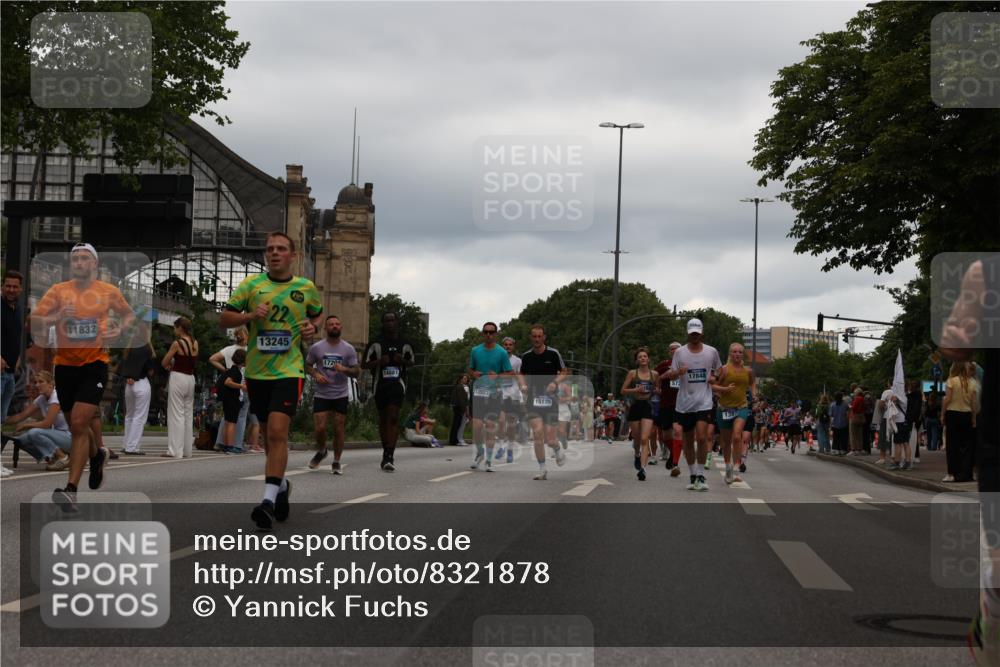 29.06.2025 - hella hamburg halbmarathon Yannick Fuchs http://msf.ph/oto/8321878 29.06.2025 10:51:11 20KM 1239, 1387, 1715, 1719, 1972, 2282, 2417, 2652, 2676, 3435, 4167, 4261, 5015, 5134, 5457, 5458, 5728, 6272, 6720, 7159, 7269, 8744, 9577, 10383, 10408, 11043, 11590, 11832, 12773, 12774, 13245, 13376, 13523, 13863, 14361, 14369, 14737, 14881, 14951, 15090, 15110, 15125, 15145, 15189, 15220, 15349, 15664, 15726, 16093, 16418, 16830, 16909, 17160, 17201, 17758, 17769, 17779, 17828, 17848, 18388 meine-sportfotos.de