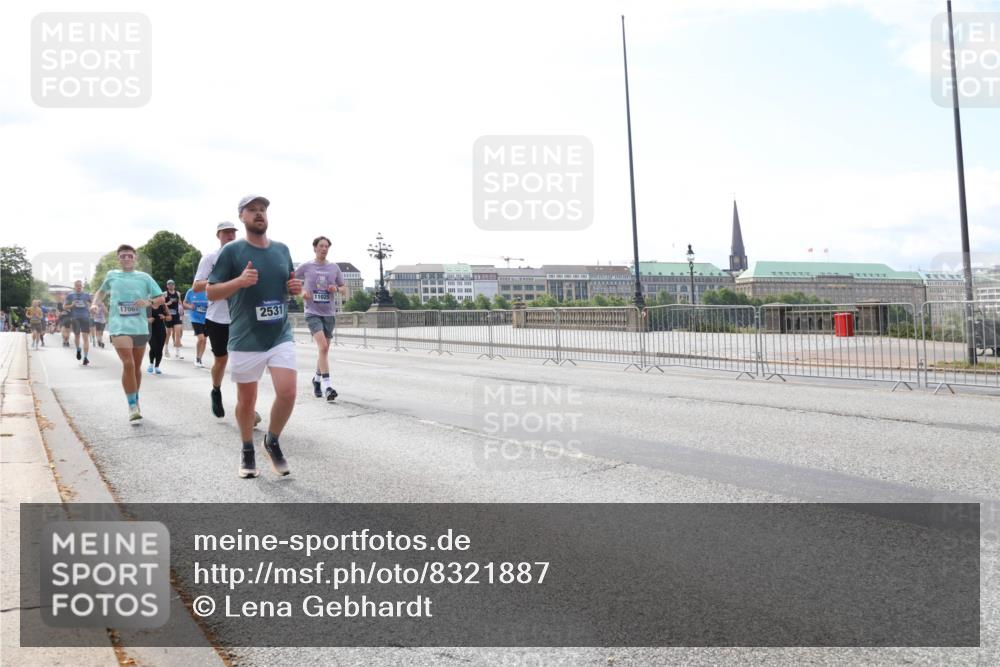 29.06.2025 - hella hamburg halbmarathon Lena Gebhardt http://msf.ph/oto/8321887 29.06.2025 10:12:48 Lombardsbrücke 17067, 2531, 11025, 1020, 1051, 1249, 1610, 1785, 1850, 1851, 1939, 2531, 2891, 2942, 2963, 2964, 3182, 3248, 3262, 4453, 4499, 4532, 4554, 5150, 5166, 5597, 5598, 6207, 6822, 6966, 7014, 7873, 7907, 8398, 8405, 8917, 8971, 9141, 9254, 9405, 10067, 10402, 10581, 10685, 11025, 11720, 12456, 13566, 13816, 14404, 14540, 14868, 14869, 15012, 15369, 15531, 16323, 16473, 16826, 16911, 17061, 17699, 17994, 18178, 18320, 18493, 18530 meine-sportfotos.de