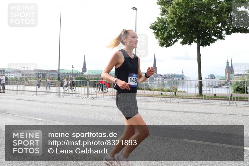 29.06.2025 - hella hamburg halbmarathon Lena Gebhardt http://msf.ph/oto/8321893 29.06.2025 10:22:54 Lombardsbrücke 1480, 1029, 1853, 2294, 2479, 2766, 2886, 3003, 3029, 3034, 3430, 3457, 3511, 3600, 3601, 4190, 4266, 4969, 5223, 5343, 5629, 5798, 6578, 6784, 6785, 6826, 6849, 6899, 7097, 7188, 7190, 7266, 7276, 7529, 7891, 7925, 8355, 8511, 8687, 8688, 8931, 9133, 9256, 9913, 10205, 10826, 12025, 12190, 12265, 13560, 13921, 14041, 14525, 14801 meine-sportfotos.de