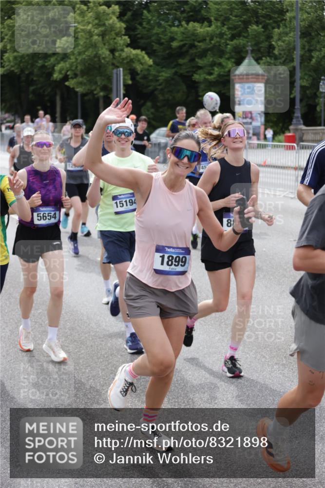 29.06.2025 - hella hamburg halbmarathon Jannik Wohlers http://msf.ph/oto/8321898 29.06.2025 10:39:35 Lombardsbrücke 1058, 1076, 1291, 1586, 1691, 1899, 2254, 2313, 2866, 2888, 3046, 3882, 3883, 3884, 4173, 4471, 5229, 5654, 5877, 5901, 6097, 6548, 6698, 6750, 6890, 7045, 7455, 7456, 8107, 8612, 8622, 8815, 8865, 8866, 9080, 9195, 9292, 9495, 10648, 10806, 10901, 10939, 11188, 11242, 11244, 11874, 12414, 12883, 12906, 13577, 13644, 14327, 14578, 15111, 16532, 16784, 18157, 19163 meine-sportfotos.de