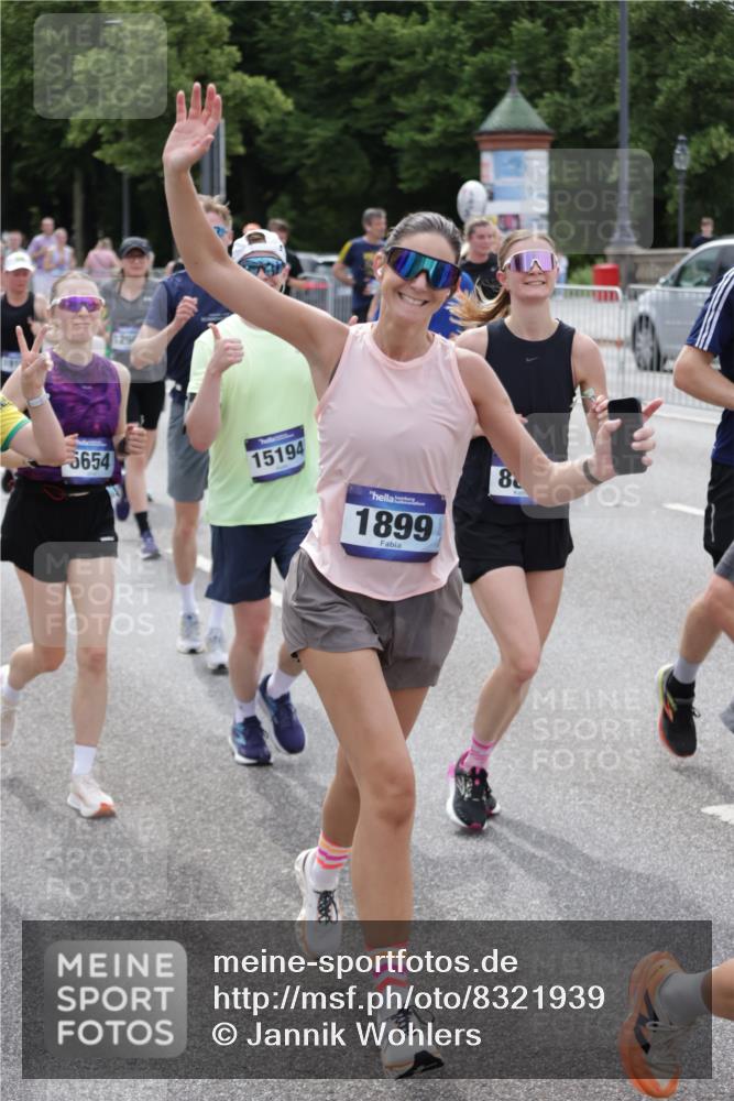 29.06.2025 - hella hamburg halbmarathon Jannik Wohlers http://msf.ph/oto/8321939 29.06.2025 10:39:35 Lombardsbrücke 1058, 1076, 1291, 1586, 1691, 1899, 2254, 2313, 2866, 2888, 3046, 3882, 3883, 3884, 4173, 4471, 5229, 5654, 5877, 5901, 6097, 6548, 6698, 6750, 6890, 7045, 7455, 7456, 8107, 8612, 8622, 8815, 8865, 8866, 9080, 9195, 9292, 9495, 10648, 10806, 10901, 10939, 11188, 11242, 11244, 11874, 12414, 12883, 12906, 13577, 13644, 14327, 14578, 15111, 16532, 16784, 18157, 19163 meine-sportfotos.de
