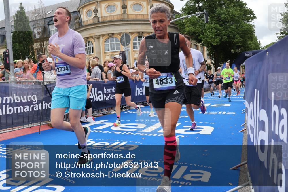 29.06.2025 - hella hamburg halbmarathon Strokosch-Dieckow http://msf.ph/oto/8321943 29.06.2025 10:58:55 Ziel 2159, 3859, 4632, 4833, 5277, 5885, 6438, 6860, 7223, 8807, 9156, 9353, 9835, 10020, 10268, 10518, 10788, 10915, 11935, 12734, 12735, 13287, 13654, 14673, 17405, 17531, 17810, 17827, 17852, 17931, 18180, 18232, 18682, 18833, 18954, 19002, 19003 meine-sportfotos.de