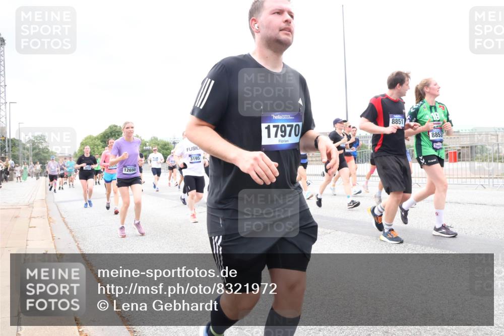 29.06.2025 - hella hamburg halbmarathon Lena Gebhardt http://msf.ph/oto/8321972 29.06.2025 10:57:26 Lombardsbrücke 3851, 17514, 12698, 3195, 17970, 8851, 8853, 1123, 1242, 1248, 1265, 1643, 2041, 2370, 2871, 3191, 3195, 3385, 3388, 3433, 3470, 3485, 3723, 3750, 3851, 3954, 4086, 4106, 4180, 4197, 4241, 4485, 4521, 4568, 4569, 4611, 4830, 4998, 5057, 5117, 5316, 5632, 5639, 5736, 5738, 6053, 6827, 6832, 6857, 6916, 6981, 7172, 7592, 7720, 7728, 7787, 7964, 8035, 8039, 8224, 8287, 8386, 8540, 8546, 8552, 8679, 8708, 8851, 8853, 8873, 9059, 9110, 9233, 9298, 9299, 9318, 9496 meine-sportfotos.de