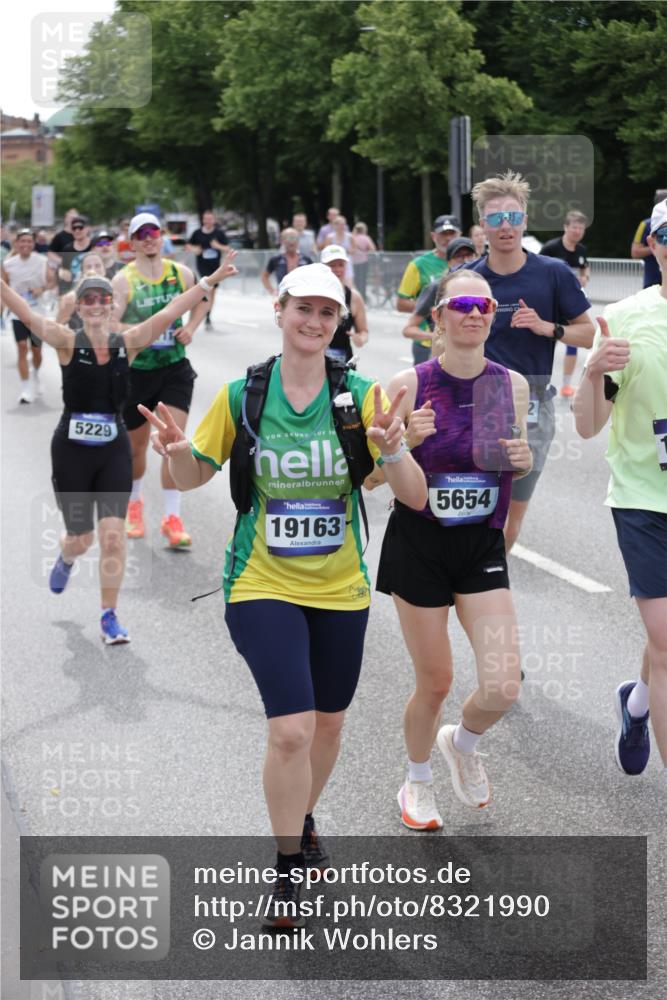 29.06.2025 - hella hamburg halbmarathon Jannik Wohlers http://msf.ph/oto/8321990 29.06.2025 10:39:35 Lombardsbrücke 1058, 1076, 1291, 1586, 1691, 1899, 2254, 2313, 2866, 2888, 3046, 3882, 3883, 3884, 4173, 4471, 5229, 5654, 5877, 5901, 6097, 6548, 6698, 6750, 6890, 7045, 7455, 7456, 8107, 8612, 8622, 8815, 8865, 8866, 9080, 9195, 9292, 9495, 10648, 10806, 10901, 10939, 11188, 11242, 11244, 11874, 12414, 12883, 12906, 13577, 13644, 14327, 14578, 15111, 16532, 16784, 18157, 19163 meine-sportfotos.de