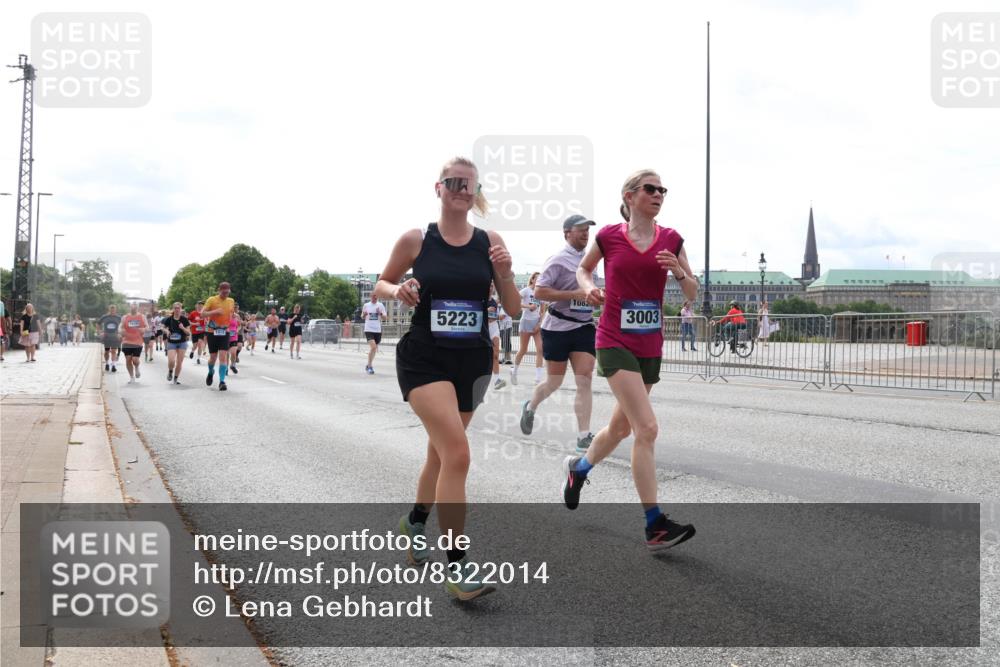 29.06.2025 - hella hamburg halbmarathon Lena Gebhardt http://msf.ph/oto/8322014 29.06.2025 10:22:55 Lombardsbrücke 5223, 3003, 1029, 1853, 2294, 2479, 2766, 2886, 3003, 3029, 3034, 3430, 3457, 3511, 3600, 3601, 4190, 4266, 4969, 5223, 5343, 5629, 5798, 6578, 6784, 6785, 6826, 6849, 6899, 7097, 7188, 7190, 7266, 7276, 7529, 7891, 7925, 8355, 8687, 8688, 8931, 9133, 9256, 9877, 9913, 10205, 10826, 12025, 12190, 12265, 13560, 13921, 14041, 14525, 14801, 16416 meine-sportfotos.de