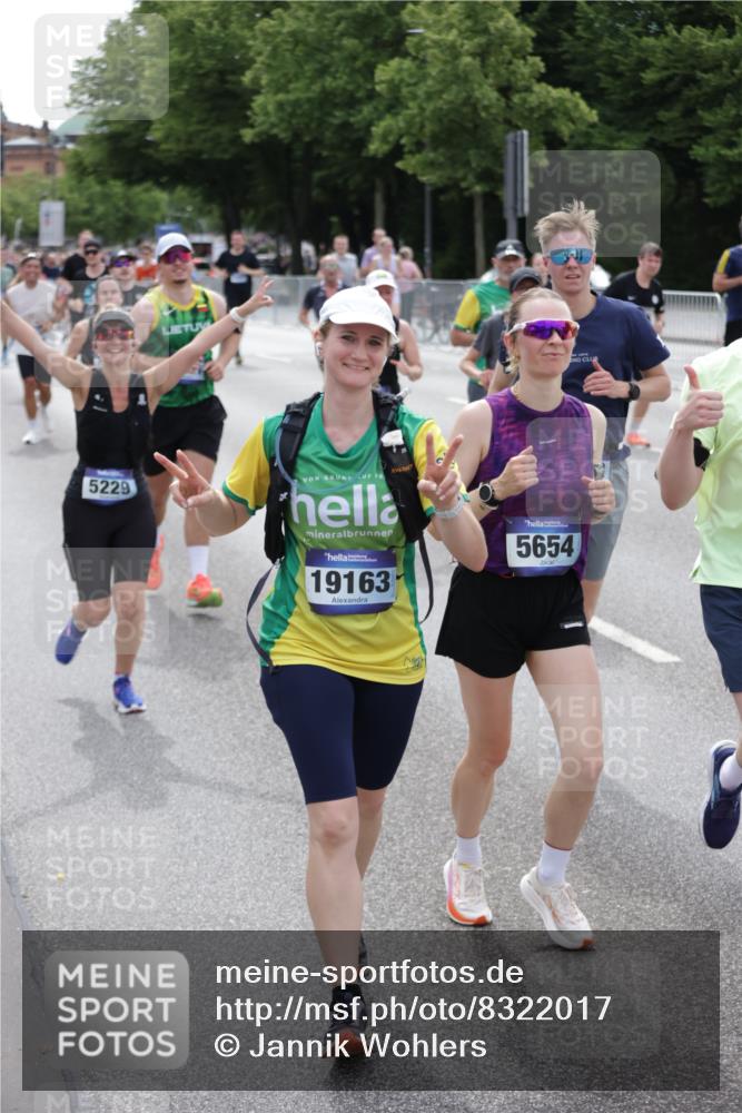 29.06.2025 - hella hamburg halbmarathon Jannik Wohlers http://msf.ph/oto/8322017 29.06.2025 10:39:35 Lombardsbrücke 1058, 1076, 1291, 1586, 1691, 1899, 2254, 2313, 2866, 2888, 3046, 3882, 3883, 3884, 4173, 4471, 5229, 5654, 5877, 5901, 6097, 6548, 6698, 6750, 6890, 7045, 7455, 7456, 8107, 8612, 8622, 8815, 8865, 8866, 9080, 9195, 9292, 9495, 10648, 10806, 10901, 10939, 11188, 11242, 11244, 11874, 12414, 12883, 12906, 13577, 13644, 14327, 14578, 15111, 16532, 16784, 18157, 19163 meine-sportfotos.de