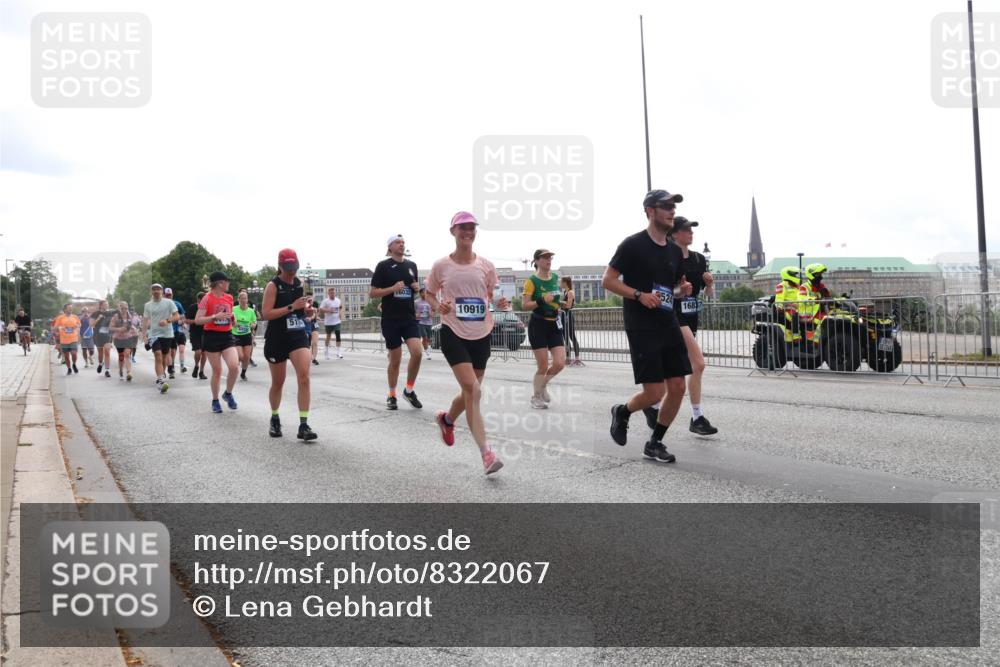 29.06.2025 - hella hamburg halbmarathon Lena Gebhardt http://msf.ph/oto/8322067 29.06.2025 10:37:36 Lombardsbrücke 51, 10919, 524, 1683, 1022, 1276, 1337, 1475, 1597, 1799, 1819, 1985, 2016, 2031, 2072, 2104, 2199, 2272, 2480, 2486, 2640, 2853, 3230, 3246, 3633, 4097, 4347, 4733, 5139, 5146, 5171, 5186, 5522, 5560, 5790, 5875, 5940, 6243, 6584, 6821, 6955, 7085, 7124, 7235, 7321, 7350, 7544, 7707, 7777, 7823, 8811, 8843, 8985, 9247, 9288, 9524, 9895, 10159, 10506, 10836, 11087, 11543, 12123, 12254, 12472, 12824, 16680, 17798 meine-sportfotos.de