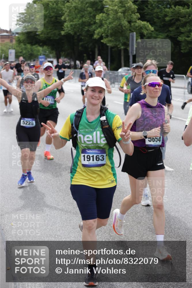29.06.2025 - hella hamburg halbmarathon Jannik Wohlers http://msf.ph/oto/8322079 29.06.2025 10:39:35 Lombardsbrücke 1058, 1076, 1291, 1586, 1691, 1899, 2254, 2313, 2866, 2888, 3046, 3882, 3883, 3884, 4173, 4471, 5229, 5654, 5877, 5901, 6097, 6548, 6698, 6750, 6890, 7045, 7455, 7456, 8107, 8612, 8622, 8815, 8865, 8866, 9080, 9195, 9292, 9495, 10648, 10806, 10901, 10939, 11188, 11242, 11244, 11874, 12414, 12883, 12906, 13577, 13644, 14327, 14578, 15111, 16532, 16784, 18157, 19163 meine-sportfotos.de
