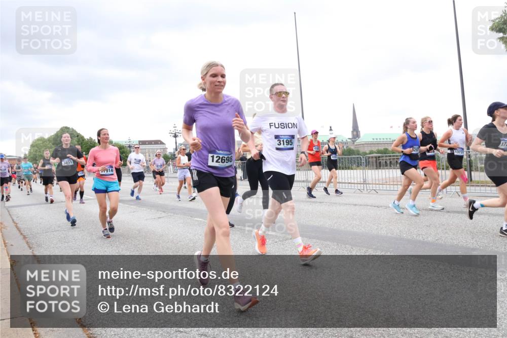 29.06.2025 - hella hamburg halbmarathon Lena Gebhardt http://msf.ph/oto/8322124 29.06.2025 10:57:27 Lombardsbrücke 3851, 914, 12698, 3195, 177, 4106, 9287, 13731, 1123, 1242, 1248, 1265, 1643, 2041, 2370, 2567, 2871, 3191, 3195, 3385, 3388, 3433, 3470, 3485, 3723, 3750, 3851, 3954, 4086, 4106, 4180, 4197, 4241, 4485, 4521, 4568, 4569, 4611, 4830, 4998, 5057, 5117, 5316, 5632, 5639, 5736, 5738, 6053, 6827, 6832, 6857, 6916, 6981, 7172, 7592, 7720, 7728, 7787, 7964, 8035, 8039, 8224, 8287, 8386, 8540, 8546, 8552, 8679, 8708, 8851, 8853, 8873, 9059, 9110, 9233, 9298, 9299, 9318, 9496 meine-sportfotos.de