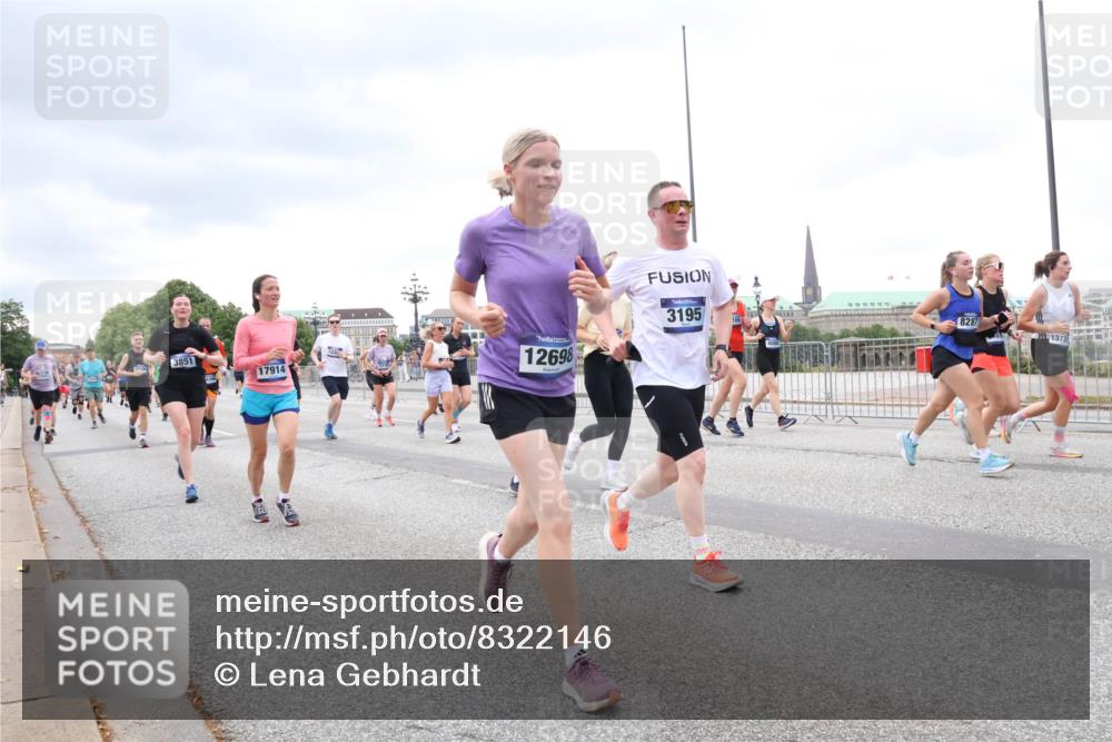 29.06.2025 - hella hamburg halbmarathon Lena Gebhardt http://msf.ph/oto/8322146 29.06.2025 10:57:27 Lombardsbrücke 3851, 17914, 12698, 3195, 106, 8287, 13731, 1123, 1242, 1248, 1265, 1643, 2041, 2370, 2567, 2871, 3191, 3195, 3385, 3388, 3433, 3470, 3485, 3723, 3750, 3851, 3954, 4086, 4106, 4180, 4197, 4241, 4485, 4521, 4568, 4569, 4611, 4830, 4998, 5057, 5117, 5316, 5632, 5639, 5736, 5738, 6053, 6827, 6832, 6857, 6916, 6981, 7172, 7592, 7720, 7728, 7787, 7964, 8035, 8039, 8224, 8287, 8386, 8540, 8546, 8552, 8679, 8708, 8851, 8853, 8873, 9059, 9110, 9233, 9298, 9299, 9318, 9496 meine-sportfotos.de