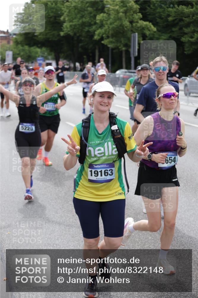 29.06.2025 - hella hamburg halbmarathon Jannik Wohlers http://msf.ph/oto/8322148 29.06.2025 10:39:35 Lombardsbrücke 1058, 1076, 1291, 1586, 1691, 1899, 2254, 2313, 2866, 2888, 3046, 3882, 3883, 3884, 4173, 4471, 5229, 5654, 5877, 5901, 6097, 6548, 6698, 6750, 6890, 7045, 7455, 7456, 8107, 8612, 8622, 8815, 8865, 8866, 9080, 9195, 9292, 9495, 10648, 10806, 10901, 10939, 11188, 11242, 11244, 11874, 12414, 12883, 12906, 13577, 13644, 14327, 14578, 15111, 16532, 16784, 18157, 19163 meine-sportfotos.de