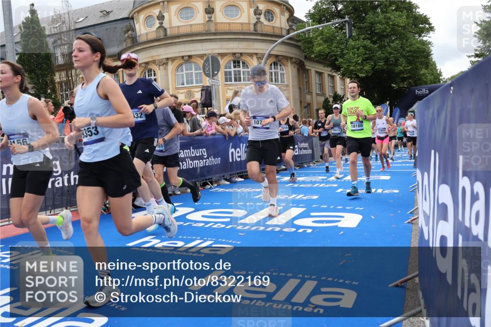 29.06.2025 - hella hamburg halbmarathon Strokosch-Dieckow http://msf.ph/oto/8322169 29.06.2025 10:58:56 Ziel 2159, 3181, 3859, 4632, 4833, 5885, 6438, 6860, 7223, 8807, 9156, 9353, 9835, 10020, 10268, 10518, 10788, 10915, 11935, 12734, 12735, 13287, 13654, 14673, 17531, 17810, 17827, 17852, 17931, 18180, 18682, 18833, 19002, 19003 meine-sportfotos.de