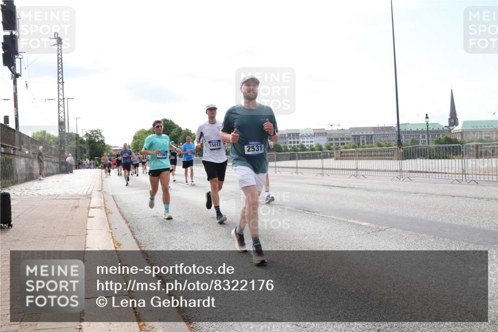 29.06.2025 - hella hamburg halbmarathon Lena Gebhardt http://msf.ph/oto/8322176 29.06.2025 10:12:48 Lombardsbrücke 17061, 15012, 2531, 1020, 1051, 1249, 1610, 1785, 1850, 1851, 1939, 2531, 2891, 2942, 2963, 2964, 3182, 3248, 3262, 4453, 4499, 4532, 4554, 5150, 5166, 5597, 5598, 6207, 6822, 6966, 7014, 7873, 7907, 8398, 8405, 8917, 8971, 9141, 9254, 9405, 10067, 10402, 10581, 10685, 11025, 11720, 12456, 13566, 13816, 14404, 14540, 14868, 14869, 15012, 15369, 15531, 16323, 16473, 16826, 16911, 17061, 17699, 17994, 18178, 18320, 18493, 18530 meine-sportfotos.de