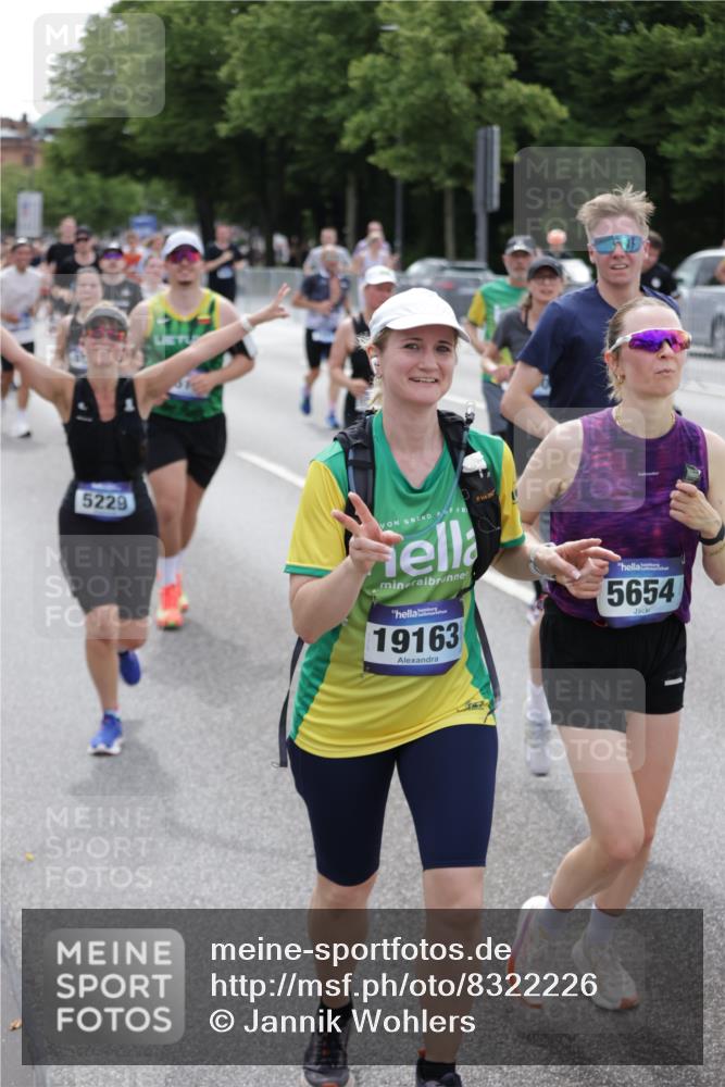 29.06.2025 - hella hamburg halbmarathon Jannik Wohlers http://msf.ph/oto/8322226 29.06.2025 10:39:36 Lombardsbrücke 1058, 1076, 1291, 1586, 1691, 1899, 2254, 2313, 2866, 2888, 3882, 3883, 3884, 4173, 4471, 5229, 5654, 5877, 5901, 6097, 6548, 6698, 6750, 6890, 7045, 7455, 7456, 8107, 8612, 8622, 8815, 8865, 8866, 9080, 9187, 9195, 9292, 9495, 10648, 10806, 10818, 10901, 10939, 11188, 11242, 11244, 11874, 12414, 12883, 12906, 13577, 13644, 14327, 14578, 15111, 16532, 16784, 18157, 19163 meine-sportfotos.de