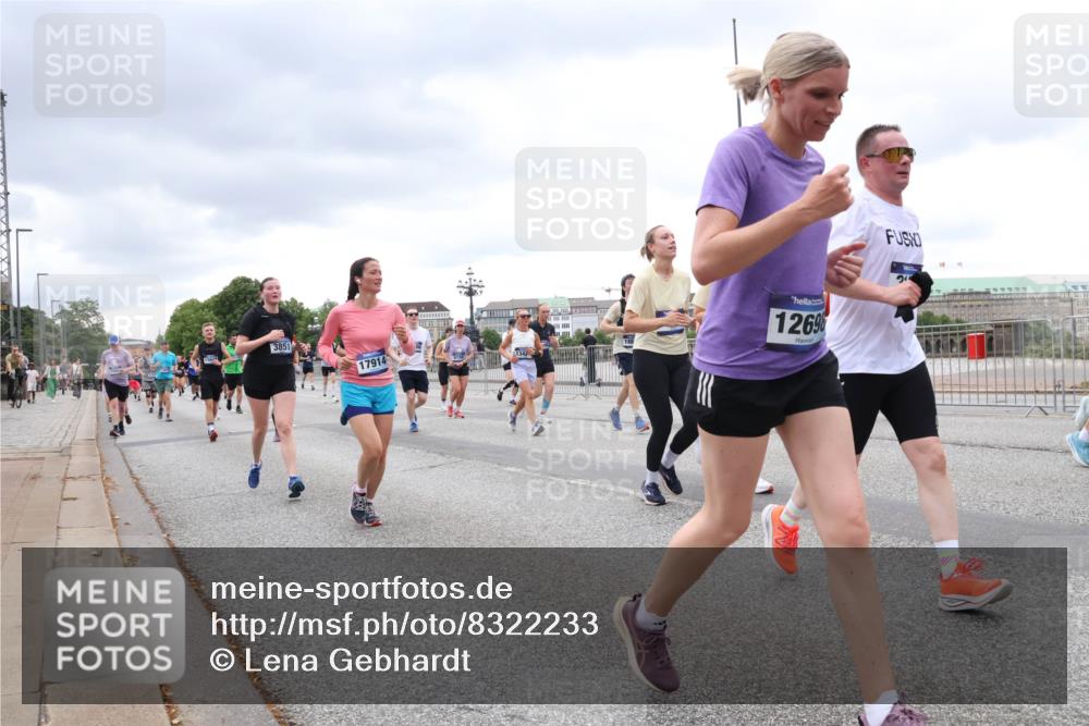 29.06.2025 - hella hamburg halbmarathon Lena Gebhardt http://msf.ph/oto/8322233 29.06.2025 10:57:27 Lombardsbrücke 3851, 17914, 1343, 12698, 1123, 1242, 1248, 1265, 1643, 2041, 2370, 2567, 2871, 3191, 3195, 3385, 3388, 3433, 3470, 3485, 3723, 3750, 3851, 3954, 4086, 4106, 4180, 4197, 4241, 4485, 4521, 4568, 4569, 4611, 4830, 4998, 5057, 5117, 5316, 5632, 5639, 5736, 5738, 6053, 6827, 6832, 6857, 6916, 6981, 7172, 7592, 7720, 7728, 7787, 7964, 8035, 8039, 8224, 8287, 8386, 8540, 8546, 8552, 8679, 8708, 8851, 8853, 8873, 9059, 9110, 9233, 9298, 9299, 9318, 9496 meine-sportfotos.de