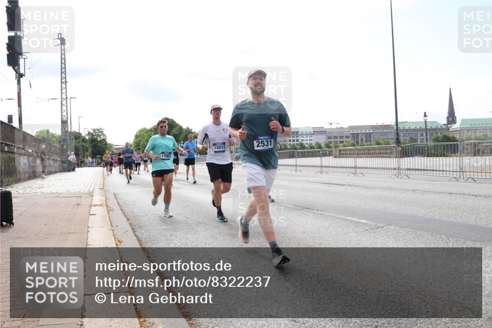 29.06.2025 - hella hamburg halbmarathon Lena Gebhardt http://msf.ph/oto/8322237 29.06.2025 10:12:48 Lombardsbrücke 17067, 15012, 2531, 1020, 1051, 1249, 1610, 1785, 1850, 1851, 1939, 2531, 2891, 2942, 2963, 2964, 3182, 3248, 3262, 4453, 4499, 4532, 4554, 5150, 5166, 5597, 5598, 6207, 6822, 6966, 7014, 7873, 7907, 8398, 8405, 8917, 8971, 9141, 9254, 9405, 10067, 10402, 10581, 10685, 11025, 11720, 12456, 13566, 13816, 14404, 14540, 14868, 14869, 15012, 15369, 15531, 16323, 16473, 16826, 16911, 17061, 17699, 17994, 18178, 18320, 18493, 18530 meine-sportfotos.de