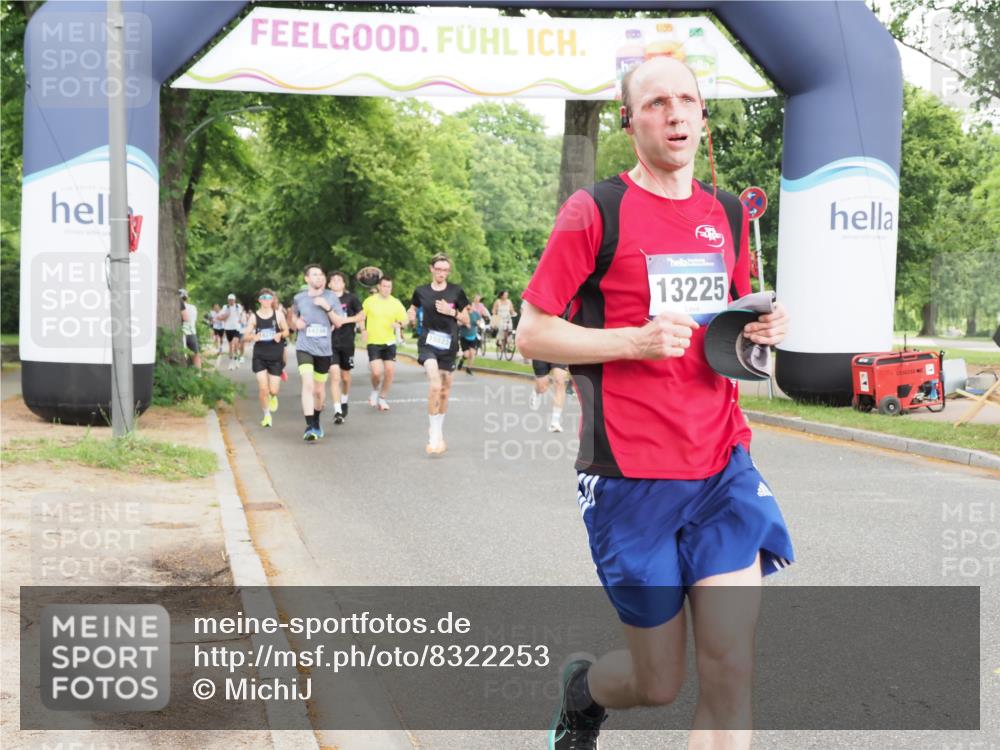 29.06.2025 - hella hamburg halbmarathon MichiJ http://msf.ph/oto/8322253 29.06.2025 10:37:23 Zwischen KM18-KM19 1381, 1630, 2013, 4261, 6115, 7100, 8112, 8657, 9491, 9695, 10860, 13225, 13688, 14012, 14526, 15523, 15620, 15803, 16403, 16891, 18489, 19020 meine-sportfotos.de