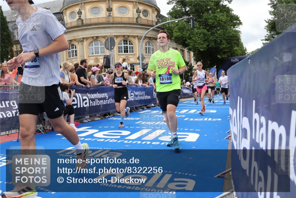 29.06.2025 - hella hamburg halbmarathon Strokosch-Dieckow http://msf.ph/oto/8322256 29.06.2025 10:58:57 Ziel 2159, 3181, 3859, 4632, 4833, 5885, 6438, 6860, 7223, 8807, 9156, 9353, 9835, 10020, 10518, 10788, 10915, 11935, 12564, 12734, 12735, 13287, 13583, 13654, 14673, 15785, 17531, 17810, 17827, 17852, 17931, 18180, 18682, 18833, 19002, 19003 meine-sportfotos.de