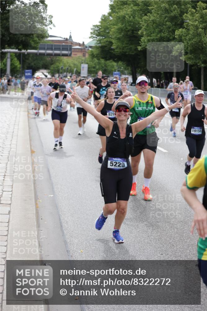 29.06.2025 - hella hamburg halbmarathon Jannik Wohlers http://msf.ph/oto/8322272 29.06.2025 10:39:36 Lombardsbrücke 1058, 1076, 1291, 1586, 1691, 1899, 2254, 2313, 2866, 2888, 3882, 3883, 3884, 4173, 4471, 5229, 5654, 5877, 5901, 6097, 6548, 6698, 6750, 6890, 7045, 7455, 7456, 8107, 8612, 8622, 8815, 8865, 8866, 9080, 9187, 9195, 9292, 9495, 10648, 10806, 10818, 10901, 10939, 11188, 11242, 11244, 11874, 12414, 12883, 12906, 13577, 13644, 14327, 14578, 15111, 16532, 16784, 18157, 19163 meine-sportfotos.de