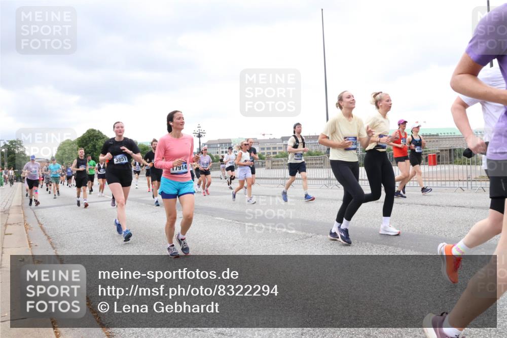29.06.2025 - hella hamburg halbmarathon Lena Gebhardt http://msf.ph/oto/8322294 29.06.2025 10:57:28 Lombardsbrücke 3851, 17914, 18870, 1123, 1242, 1248, 1265, 1643, 2041, 2370, 2567, 2871, 3191, 3195, 3385, 3388, 3433, 3470, 3485, 3723, 3750, 3851, 3954, 4086, 4106, 4180, 4197, 4241, 4485, 4521, 4568, 4569, 4611, 4830, 4998, 5057, 5117, 5316, 5632, 5639, 5736, 5738, 6053, 6827, 6832, 6857, 6916, 6981, 7172, 7592, 7720, 7728, 7787, 7964, 8035, 8039, 8224, 8287, 8386, 8540, 8546, 8552, 8679, 8708, 8851, 8853, 8873, 9059, 9110, 9233, 9298, 9299, 9318, 9496, 9613 meine-sportfotos.de