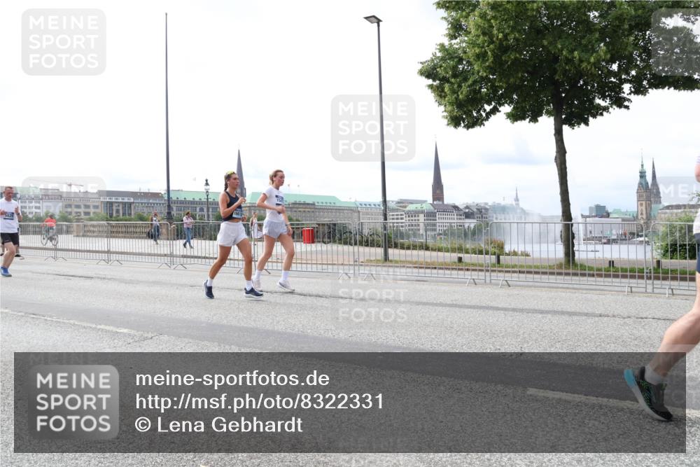 29.06.2025 - hella hamburg halbmarathon Lena Gebhardt http://msf.ph/oto/8322331 29.06.2025 10:22:58 Lombardsbrücke 1029, 1853, 2294, 2479, 2766, 2886, 3003, 3029, 3034, 3430, 3511, 3600, 3601, 4190, 4266, 4793, 4969, 5223, 5343, 5629, 5798, 6578, 6784, 6785, 6826, 6849, 6899, 7188, 7190, 7266, 7276, 7529, 7891, 7925, 8355, 8687, 8688, 8716, 8918, 8920, 8931, 9133, 9256, 9301, 9877, 9913, 10205, 10826, 12025, 12073, 12190, 12265, 13560, 13921, 14041, 14338, 14525, 14801, 16416, 16558, 17099, 17299 meine-sportfotos.de