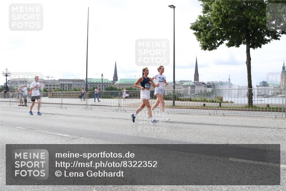 29.06.2025 - hella hamburg halbmarathon Lena Gebhardt http://msf.ph/oto/8322352 29.06.2025 10:22:58 Lombardsbrücke 16618, 15473, 1029, 1853, 2294, 2479, 2766, 2886, 3003, 3029, 3034, 3430, 3511, 3600, 3601, 4190, 4266, 4793, 4969, 5223, 5343, 5629, 5798, 6578, 6784, 6785, 6826, 6849, 6899, 7188, 7190, 7266, 7276, 7529, 7891, 7925, 8355, 8687, 8688, 8716, 8918, 8920, 8931, 9133, 9256, 9301, 9877, 9913, 10205, 10826, 12025, 12073, 12190, 12265, 13560, 13921, 14041, 14338, 14525, 14801, 16416, 16558, 17099, 17299 meine-sportfotos.de