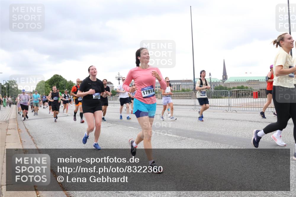 29.06.2025 - hella hamburg halbmarathon Lena Gebhardt http://msf.ph/oto/8322360 29.06.2025 10:57:28 Lombardsbrücke 15609, 14366, 3851, 17914, 18870, 1123, 1242, 1248, 1265, 1643, 2041, 2370, 2567, 2871, 3191, 3195, 3385, 3388, 3433, 3470, 3485, 3723, 3750, 3851, 3954, 4086, 4106, 4180, 4197, 4241, 4485, 4521, 4568, 4569, 4611, 4830, 4998, 5057, 5117, 5316, 5632, 5639, 5736, 5738, 6053, 6827, 6832, 6857, 6916, 6981, 7172, 7592, 7720, 7728, 7787, 7964, 8035, 8039, 8224, 8287, 8386, 8540, 8546, 8552, 8679, 8708, 8851, 8853, 8873, 9059, 9110, 9233, 9298, 9299, 9318, 9496, 9613 meine-sportfotos.de