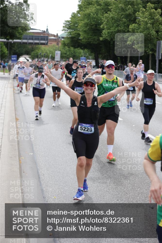 29.06.2025 - hella hamburg halbmarathon Jannik Wohlers http://msf.ph/oto/8322361 29.06.2025 10:39:36 Lombardsbrücke 1058, 1076, 1291, 1586, 1691, 1899, 2254, 2313, 2866, 2888, 3882, 3883, 3884, 4173, 4471, 5229, 5654, 5877, 5901, 6097, 6548, 6698, 6750, 6890, 7045, 7455, 7456, 8107, 8612, 8622, 8815, 8865, 8866, 9080, 9187, 9195, 9292, 9495, 10648, 10806, 10818, 10901, 10939, 11188, 11242, 11244, 11874, 12414, 12883, 12906, 13577, 13644, 14327, 14578, 15111, 16532, 16784, 18157, 19163 meine-sportfotos.de