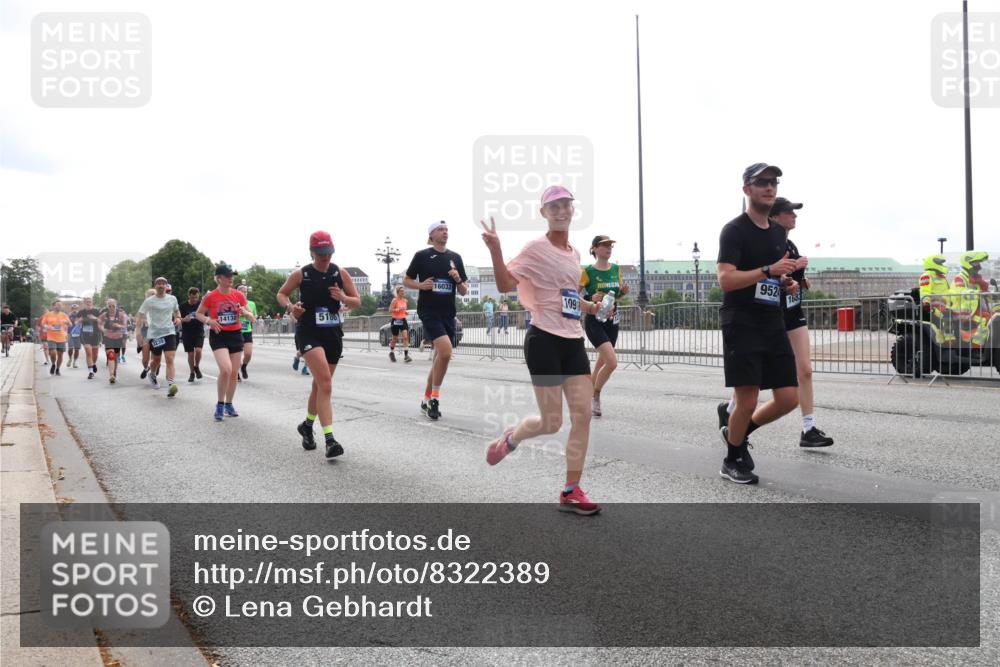 29.06.2025 - hella hamburg halbmarathon Lena Gebhardt http://msf.ph/oto/8322389 29.06.2025 10:37:37 Lombardsbrücke 14130, 5180, 16032, 109, 952, 168, 1022, 1276, 1337, 1475, 1597, 1799, 1819, 1985, 2016, 2031, 2072, 2199, 2272, 2480, 2486, 2640, 2853, 3230, 3246, 3633, 4097, 4347, 4733, 5139, 5146, 5171, 5186, 5522, 5560, 5790, 5875, 5940, 6243, 6362, 6821, 6955, 7085, 7124, 7235, 7321, 7350, 7544, 7696, 7707, 7777, 7823, 8811, 8843, 8985, 9247, 9288, 9524, 9895, 10159, 10506, 10836, 11087, 11543, 12123, 12254, 12472, 12824, 16680, 17798 meine-sportfotos.de
