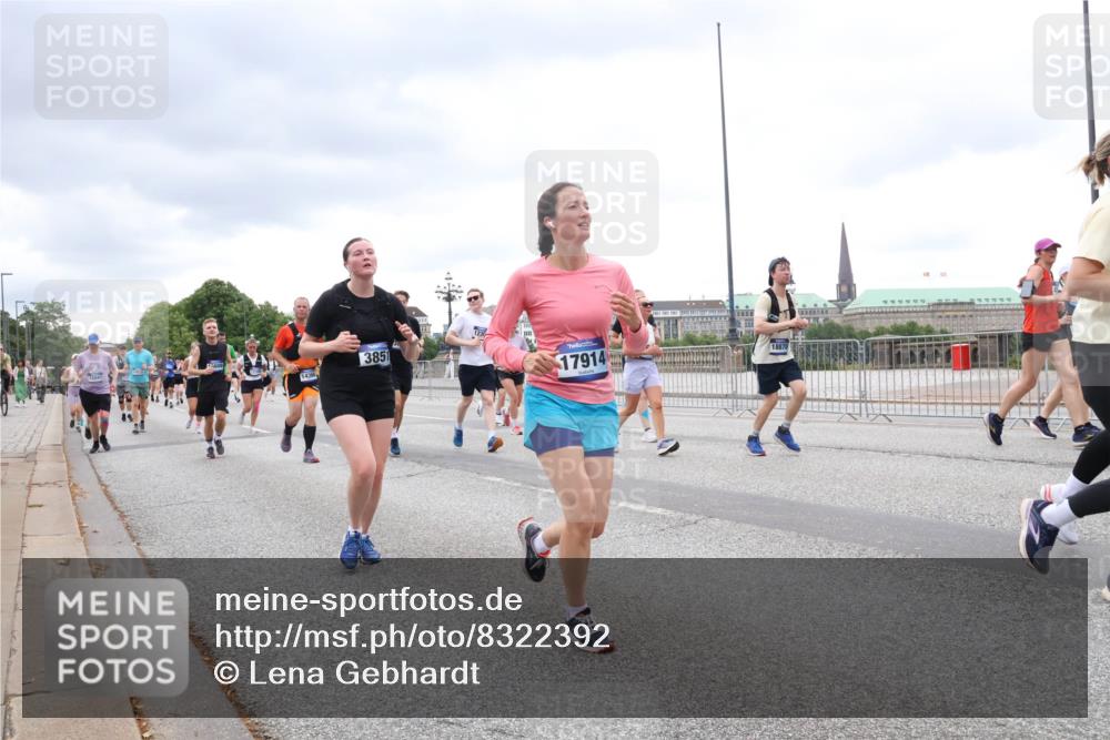 29.06.2025 - hella hamburg halbmarathon Lena Gebhardt http://msf.ph/oto/8322392 29.06.2025 10:57:28 Lombardsbrücke 3851, 1230, 17914, 18870, 1123, 1242, 1248, 1265, 1643, 2041, 2370, 2567, 2871, 3191, 3195, 3385, 3388, 3433, 3470, 3485, 3723, 3750, 3851, 3954, 4086, 4106, 4180, 4197, 4241, 4485, 4521, 4568, 4569, 4611, 4830, 4998, 5057, 5117, 5316, 5632, 5639, 5736, 5738, 6053, 6827, 6832, 6857, 6916, 6981, 7172, 7592, 7720, 7728, 7787, 7964, 8035, 8039, 8224, 8287, 8386, 8540, 8546, 8552, 8679, 8708, 8851, 8853, 8873, 9059, 9110, 9233, 9298, 9299, 9318, 9496, 9613 meine-sportfotos.de