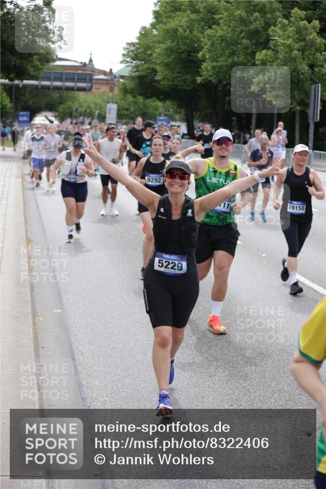 29.06.2025 - hella hamburg halbmarathon Jannik Wohlers http://msf.ph/oto/8322406 29.06.2025 10:39:36 Lombardsbrücke 1058, 1076, 1291, 1586, 1691, 1899, 2254, 2313, 2866, 2888, 3882, 3883, 3884, 4173, 4471, 5229, 5654, 5877, 5901, 6097, 6548, 6698, 6750, 6890, 7045, 7455, 7456, 8107, 8612, 8622, 8815, 8865, 8866, 9080, 9187, 9195, 9292, 9495, 10648, 10806, 10818, 10901, 10939, 11188, 11242, 11244, 11874, 12414, 12883, 12906, 13577, 13644, 14327, 14578, 15111, 16532, 16784, 18157, 19163 meine-sportfotos.de