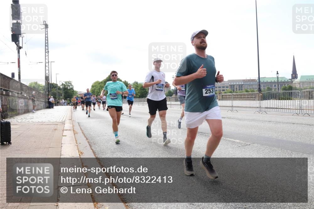 29.06.2025 - hella hamburg halbmarathon Lena Gebhardt http://msf.ph/oto/8322413 29.06.2025 10:12:49 Lombardsbrücke 17061, 15012, 110, 2531, 1020, 1051, 1249, 1610, 1785, 1850, 1851, 1939, 2531, 2891, 2942, 2963, 2964, 3182, 3248, 3262, 4453, 4499, 4532, 4554, 5150, 5166, 5597, 5598, 6207, 6822, 6966, 7014, 7873, 7907, 8398, 8405, 8917, 8971, 9141, 9254, 9405, 10067, 10402, 10581, 10685, 11025, 11720, 12456, 13566, 13816, 14404, 14540, 14868, 14869, 15012, 15369, 15531, 16255, 16323, 16473, 16826, 16911, 17061, 17699, 17994, 18178, 18320, 18493, 18530 meine-sportfotos.de