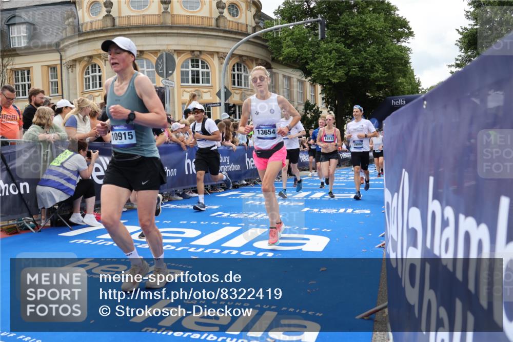 29.06.2025 - hella hamburg halbmarathon Strokosch-Dieckow http://msf.ph/oto/8322419 29.06.2025 10:58:58 Ziel 2159, 3181, 4632, 4833, 5885, 6438, 6860, 7223, 9156, 9353, 9835, 10020, 10518, 10788, 10915, 11935, 12564, 12734, 12735, 13287, 13583, 13654, 14673, 15785, 17531, 17810, 17827, 17852, 17931, 18180, 18682, 18833, 19002, 19003 meine-sportfotos.de