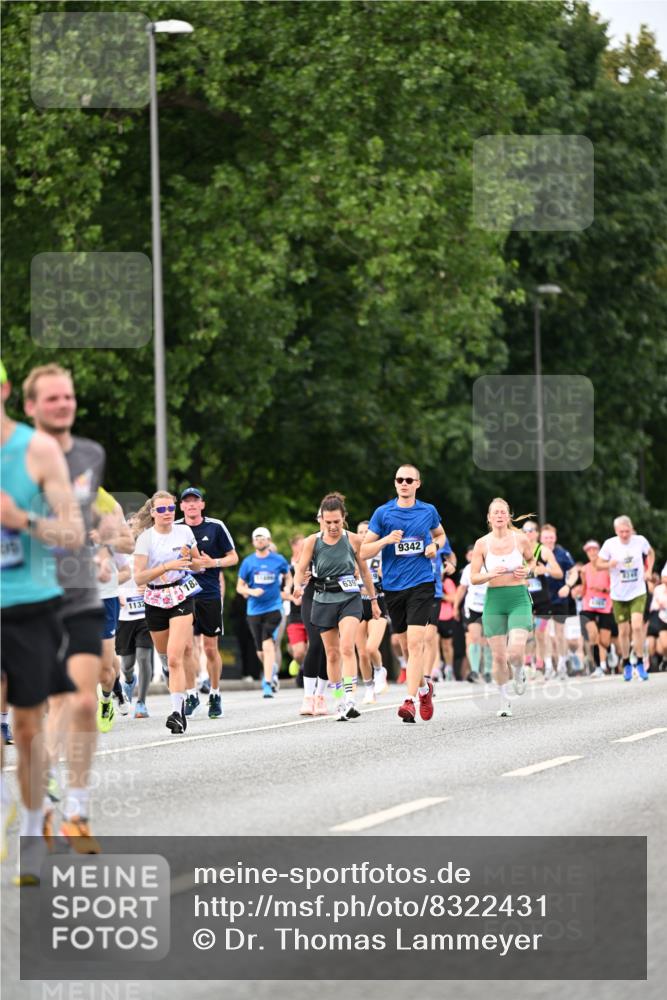 29.06.2025 - hella hamburg halbmarathon Dr. Thomas Lammeyer http://msf.ph/oto/8322431 29.06.2025 10:39:19 Kennedybrücke 1417, 1497, 1821, 1849, 2265, 2482, 3130, 3409, 4564, 4884, 5027, 5793, 6335, 6379, 6571, 6746, 6803, 6859, 7020, 7386, 7733, 8369, 9164, 9248, 9342, 10335, 10358, 10393, 10464, 10606, 11320 meine-sportfotos.de