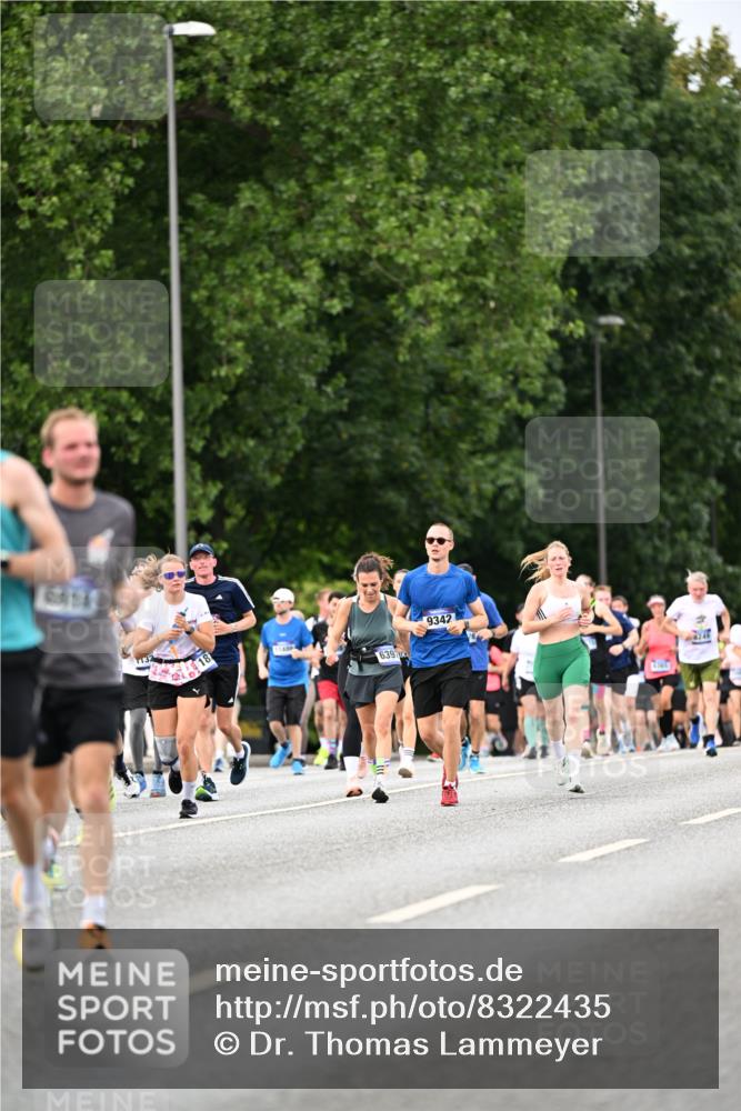 29.06.2025 - hella hamburg halbmarathon Dr. Thomas Lammeyer http://msf.ph/oto/8322435 29.06.2025 10:39:20 Kennedybrücke 1417, 1497, 1821, 1849, 2265, 2482, 3130, 3170, 3409, 4333, 4564, 4696, 4884, 5027, 5793, 6335, 6379, 6571, 6746, 6803, 6859, 7020, 7386, 7733, 8249, 8369, 9164, 9248, 9342, 10335, 10358, 10393, 10464, 10606, 11320 meine-sportfotos.de