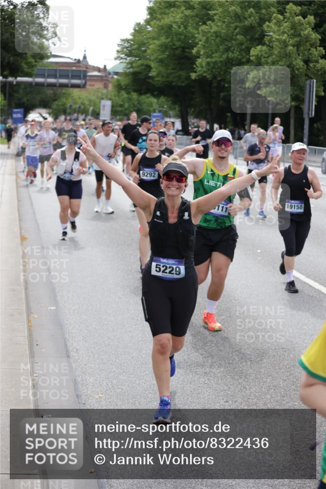 29.06.2025 - hella hamburg halbmarathon Jannik Wohlers http://msf.ph/oto/8322436 29.06.2025 10:39:36 Lombardsbrücke 1058, 1076, 1291, 1586, 1691, 1899, 2254, 2313, 2866, 2888, 3882, 3883, 3884, 4173, 4471, 5229, 5654, 5877, 5901, 6097, 6548, 6698, 6750, 6890, 7045, 7455, 7456, 8107, 8612, 8622, 8815, 8865, 8866, 9080, 9187, 9195, 9292, 9495, 10648, 10806, 10818, 10901, 10939, 11188, 11242, 11244, 11874, 12414, 12883, 12906, 13577, 13644, 14327, 14578, 15111, 16532, 16784, 18157, 19163 meine-sportfotos.de