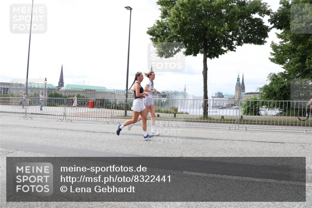 29.06.2025 - hella hamburg halbmarathon Lena Gebhardt http://msf.ph/oto/8322441 29.06.2025 10:22:58 Lombardsbrücke 1029, 1853, 2294, 2479, 2766, 2886, 3003, 3029, 3034, 3430, 3511, 3600, 3601, 4190, 4266, 4793, 4969, 5223, 5343, 5629, 5798, 6578, 6784, 6785, 6826, 6849, 6899, 7188, 7190, 7266, 7276, 7529, 7891, 7925, 8355, 8687, 8688, 8716, 8918, 8920, 8931, 9133, 9256, 9301, 9877, 9913, 10205, 10826, 12025, 12073, 12190, 12265, 13560, 13921, 14041, 14338, 14525, 14801, 16416, 16558, 17099, 17299 meine-sportfotos.de