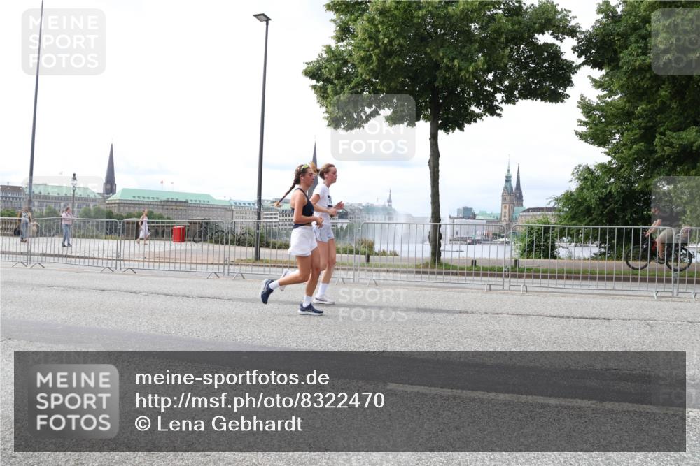 29.06.2025 - hella hamburg halbmarathon Lena Gebhardt http://msf.ph/oto/8322470 29.06.2025 10:22:58 Lombardsbrücke 1029, 1853, 2294, 2479, 2766, 2886, 3003, 3029, 3034, 3430, 3511, 3600, 3601, 4190, 4266, 4793, 4969, 5223, 5343, 5629, 5798, 6578, 6784, 6785, 6826, 6849, 6899, 7188, 7190, 7266, 7276, 7529, 7891, 7925, 8355, 8687, 8688, 8716, 8918, 8920, 8931, 9133, 9256, 9301, 9877, 9913, 10205, 10826, 12025, 12073, 12190, 12265, 13560, 13921, 14041, 14338, 14525, 14801, 16416, 16558, 17099, 17299 meine-sportfotos.de