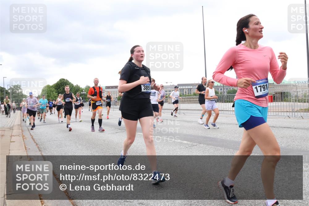 29.06.2025 - hella hamburg halbmarathon Lena Gebhardt http://msf.ph/oto/8322473 29.06.2025 10:57:29 Lombardsbrücke 15041, 14366, 3851, 2306, 1791, 1123, 1242, 1248, 1265, 1643, 2041, 2370, 2567, 2871, 3191, 3195, 3385, 3388, 3433, 3470, 3723, 3750, 3851, 3954, 4086, 4106, 4180, 4197, 4241, 4485, 4521, 4611, 4830, 4998, 5057, 5117, 5316, 5632, 5639, 5736, 5738, 6053, 6827, 6832, 6857, 6916, 6981, 7172, 7592, 7720, 7728, 7787, 7964, 8035, 8039, 8159, 8224, 8287, 8386, 8540, 8546, 8552, 8679, 8708, 8851, 8853, 8873, 9059, 9110, 9233, 9298, 9299, 9318, 9496, 9613 meine-sportfotos.de