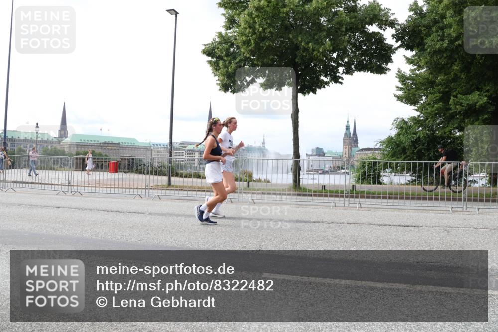 29.06.2025 - hella hamburg halbmarathon Lena Gebhardt http://msf.ph/oto/8322482 29.06.2025 10:22:58 Lombardsbrücke 1029, 1853, 2294, 2479, 2766, 2886, 3003, 3029, 3034, 3430, 3511, 3600, 3601, 4190, 4266, 4793, 4969, 5223, 5343, 5629, 5798, 6578, 6784, 6785, 6826, 6849, 6899, 7188, 7190, 7266, 7276, 7529, 7891, 7925, 8355, 8687, 8688, 8716, 8918, 8920, 8931, 9133, 9256, 9301, 9877, 9913, 10205, 10826, 12025, 12073, 12190, 12265, 13560, 13921, 14041, 14338, 14525, 14801, 16416, 16558, 17099, 17299 meine-sportfotos.de