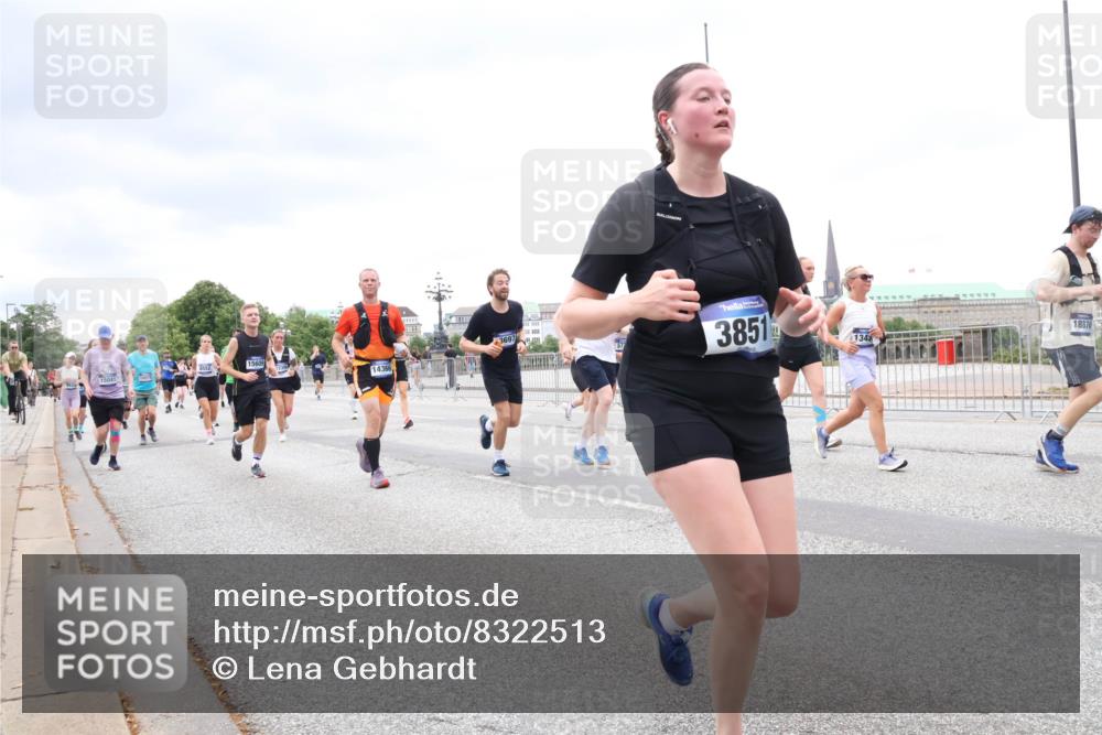 29.06.2025 - hella hamburg halbmarathon Lena Gebhardt http://msf.ph/oto/8322513 29.06.2025 10:57:29 Lombardsbrücke 15609, 8552, 14366, 15041, 3697, 3851, 1343, 1887, 1123, 1242, 1248, 1265, 1643, 2041, 2370, 2567, 2871, 3191, 3195, 3385, 3388, 3433, 3470, 3723, 3750, 3851, 3954, 4086, 4106, 4180, 4197, 4241, 4485, 4521, 4611, 4830, 4998, 5057, 5117, 5316, 5632, 5639, 5736, 5738, 6053, 6827, 6832, 6857, 6916, 6981, 7172, 7592, 7720, 7728, 7787, 7964, 8035, 8039, 8159, 8224, 8287, 8386, 8540, 8546, 8552, 8679, 8708, 8851, 8853, 8873, 9059, 9110, 9233, 9298, 9299, 9318, 9496, 9613 meine-sportfotos.de
