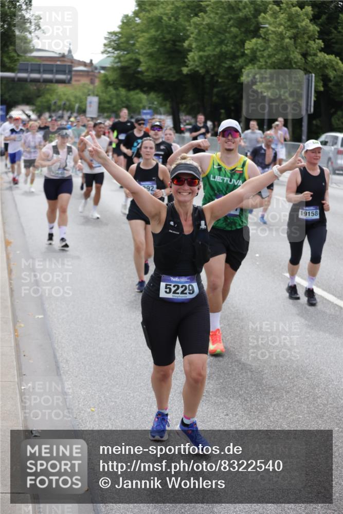 29.06.2025 - hella hamburg halbmarathon Jannik Wohlers http://msf.ph/oto/8322540 29.06.2025 10:39:36 Lombardsbrücke 1058, 1076, 1291, 1586, 1691, 1899, 2254, 2313, 2866, 2888, 3882, 3883, 3884, 4173, 4471, 5229, 5654, 5877, 5901, 6097, 6548, 6698, 6750, 6890, 7045, 7455, 7456, 8107, 8612, 8622, 8815, 8865, 8866, 9080, 9187, 9195, 9292, 9495, 10648, 10806, 10818, 10901, 10939, 11188, 11242, 11244, 11874, 12414, 12883, 12906, 13577, 13644, 14327, 14578, 15111, 16532, 16784, 18157, 19163 meine-sportfotos.de