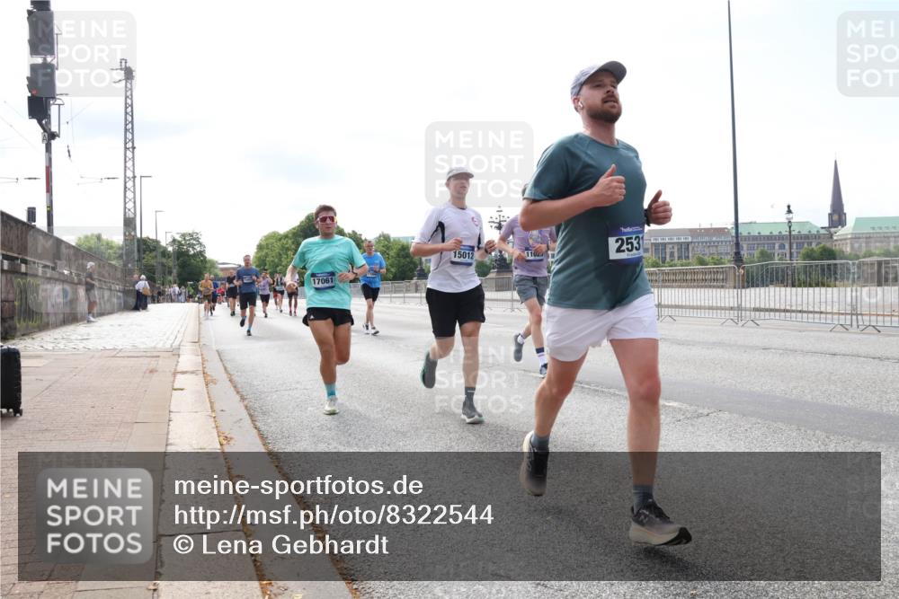 29.06.2025 - hella hamburg halbmarathon Lena Gebhardt http://msf.ph/oto/8322544 29.06.2025 10:12:49 Lombardsbrücke 17061, 15012, 11023, 2531, 1020, 1051, 1249, 1610, 1785, 1850, 1851, 1939, 2531, 2891, 2942, 2963, 2964, 3182, 3248, 3262, 4453, 4499, 4532, 4554, 5150, 5166, 5597, 5598, 6207, 6822, 6966, 7014, 7873, 7907, 8398, 8405, 8917, 8971, 9141, 9254, 9405, 10067, 10402, 10581, 10685, 11025, 11720, 12456, 13566, 13816, 14404, 14540, 14868, 14869, 15012, 15369, 15531, 16255, 16323, 16473, 16826, 16911, 17061, 17699, 17994, 18178, 18320, 18493, 18530 meine-sportfotos.de